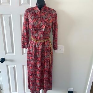 Step back in time with this floral house dress!